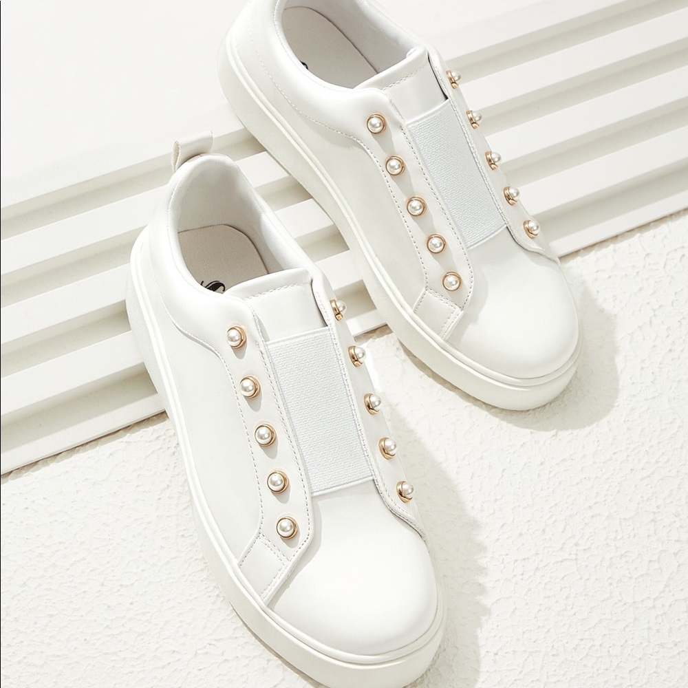 🐚Pearl Studded Shoes